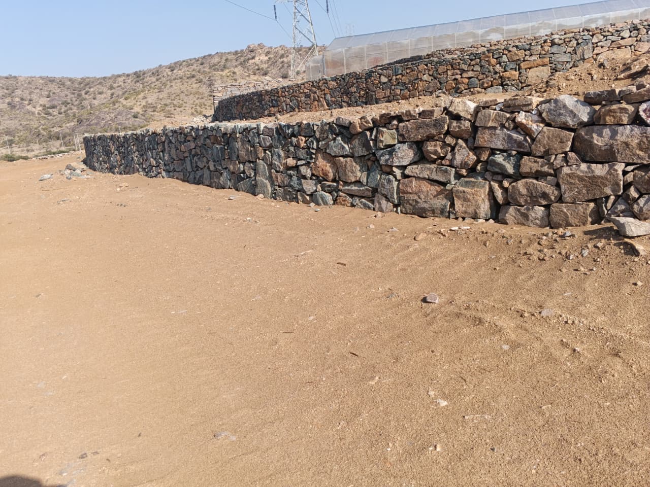 حجر ربراب لتنسيق المداخل والحدائق والمساحات الخارجية